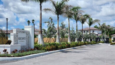 2965 SE 23rd Ave in Homestead, FL - Building Photo - Building Photo