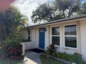 580 Skylark Ln NW in Port Charlotte, FL - Building Photo - Building Photo