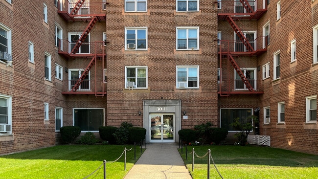 Hartley House in Flushing, NY - Building Photo - Building Photo