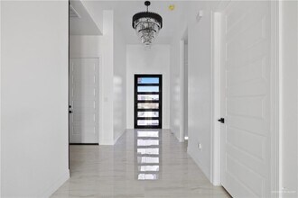 32 Zimmerius Ave in McAllen, TX - Building Photo - Building Photo