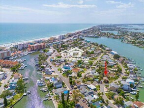 13100 Boca Ciega Ave in Madeira Beach, FL - Foto de edificio - Building Photo