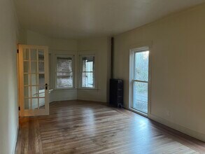 711 Union St in Portsmouth, RI - Building Photo - Building Photo