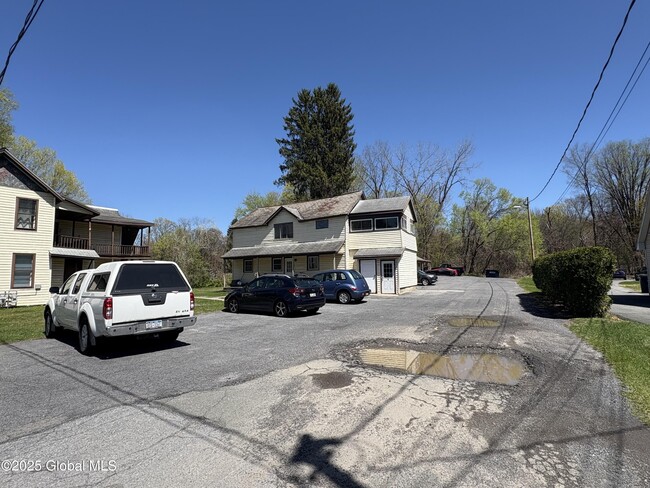 524 Maple Ave in Saratoga Springs, NY - Building Photo - Building Photo