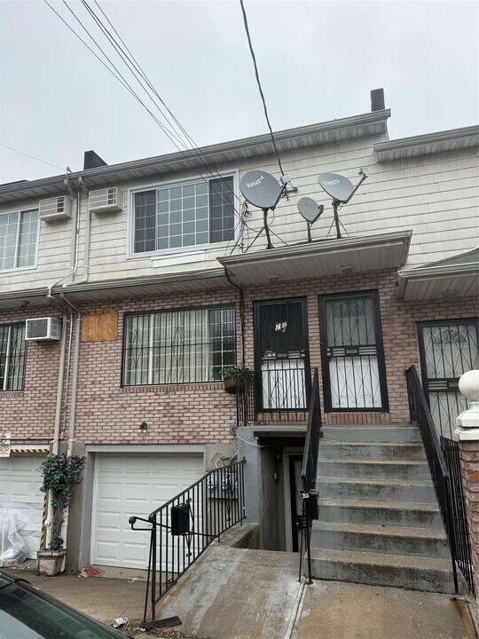 295 Ashford St in Brooklyn, NY - Building Photo