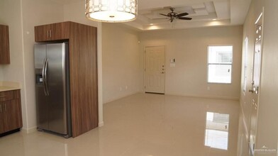 1402 Coyote Hls, Unit 2 in Edinburg, TX - Building Photo - Building Photo