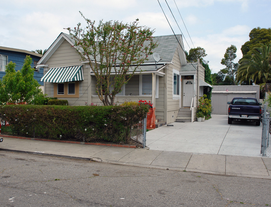 320 Ramona St in San Mateo, CA - Foto de edificio