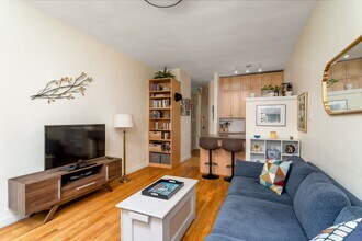 415 E 80th St in New York, NY - Building Photo - Building Photo