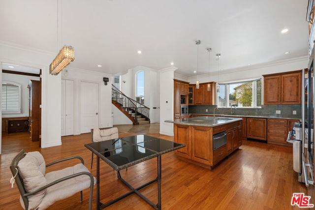property at 7822 Truxton Ave