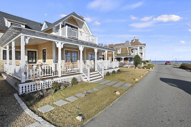 9 Tuckernuck Ave in Oak Bluffs, MA - Building Photo - Building Photo