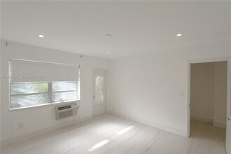 1021 Michigan Ave in Miami Beach, FL - Building Photo - Building Photo