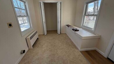 239 N King St in Northampton, MA - Foto de edificio - Building Photo