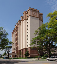 Barry Towers in Memphis, TN - Building Photo - Building Photo