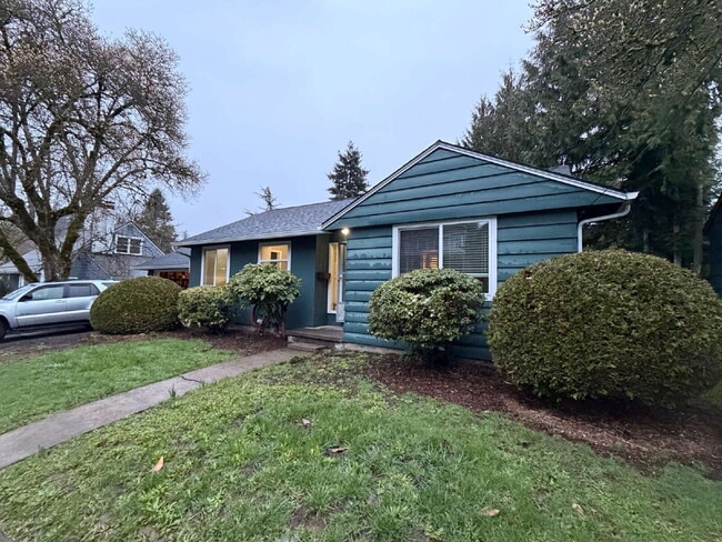 7746 SW 5th Ave. in Portland, OR - Building Photo - Building Photo