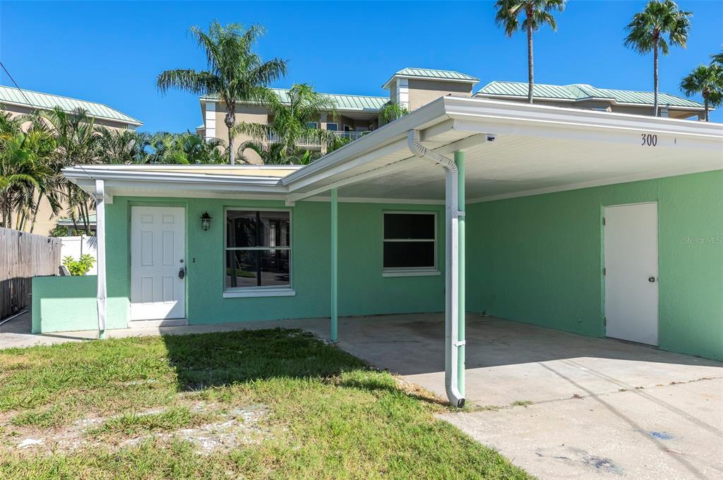 304 E Madeira Ave in Madeira Beach, FL - Building Photo