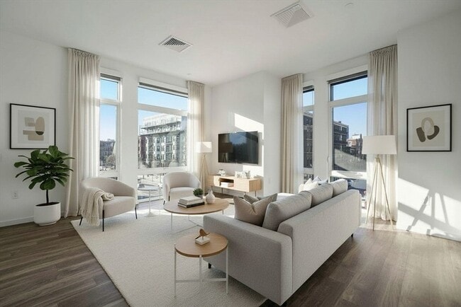 857 Beacon St, Unit 406 in Boston, MA - Building Photo - Building Photo