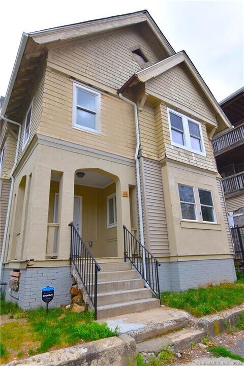 14 Wildwood Ave in Waterbury, CT - Building Photo