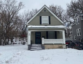147 W Crosier St in Akron, OH - Building Photo