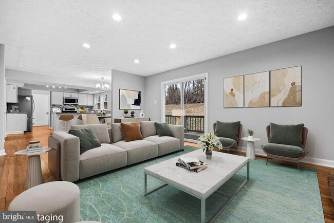 property at 915 Cypress Point Cir