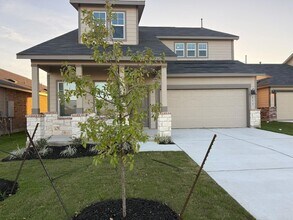 499 Avre Lp, Unit B-101-A in Kyle, TX - Foto de edificio - Building Photo