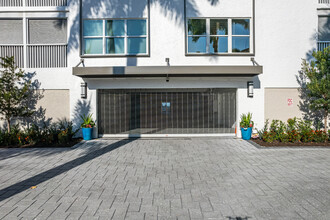 Sand Castle Condos in Naples, FL - Foto de edificio - Building Photo