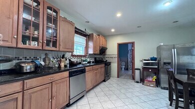 298 Langley Rd in Newton, MA - Building Photo - Building Photo