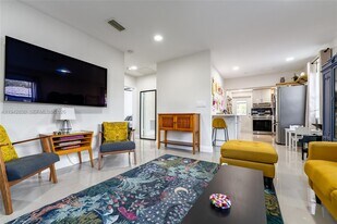 320 S 28th Ave in Hollywood, FL - Building Photo