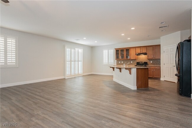 property at 971 Huntington Cove Pkwy