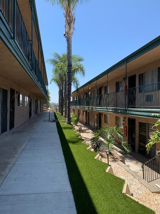 Rancho Pointe Apartments in Spring Valley, CA - Foto de edificio