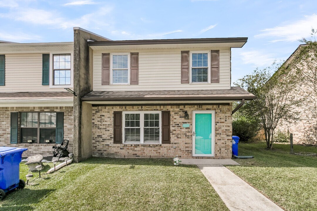 5737 Dewsbury Ln in North Charleston, SC - Building Photo