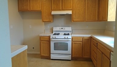 716 Tyler Ave in Greenfield, CA - Building Photo - Building Photo