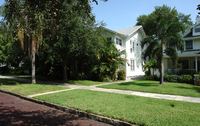 125 8th Ave N in St. Petersburg, FL - Foto de edificio - Building Photo