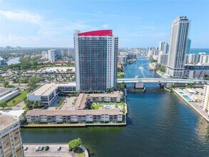 2600 Diana Dr in Hallandale Beach, FL - Building Photo - Building Photo