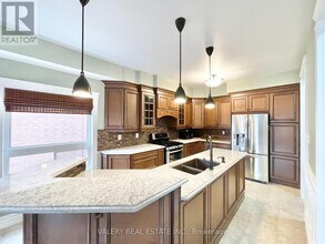 687 Blackwood Blvd in Oshawa, ON - Building Photo - Building Photo