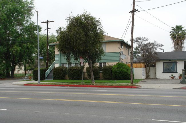 14223 Sherman Way in Van Nuys, CA - Building Photo - Building Photo