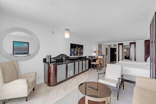 12 Collins Ave in Miami Beach, FL - Building Photo