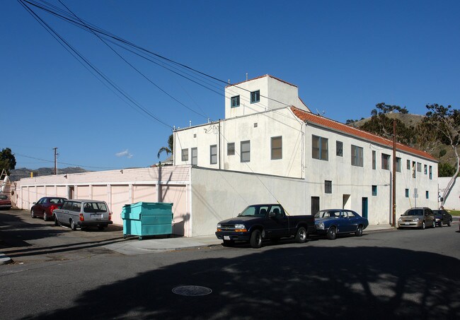 553 N Ventura Ave in Ventura, CA - Building Photo - Building Photo