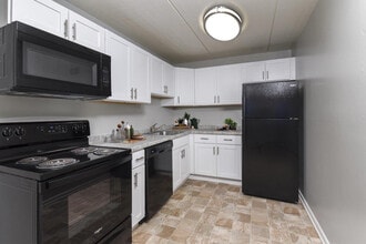 Westover Pointe in Wilmington, DE - Building Photo - Building Photo