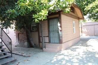 7024 Middleton St, Unit B in Huntington Park, CA - Building Photo - Building Photo