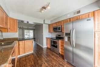 5511 Chateau Dr in Rolling Meadows, IL - Building Photo - Building Photo