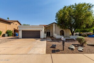 5247 E Paradise Ln in Scottsdale, AZ - Building Photo