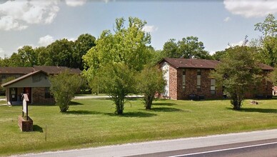 865 TX-105 in Sour Lake, TX - Foto de edificio - Building Photo