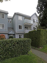 Sunset Heights Co-Op in Burnaby, BC - Building Photo - Building Photo