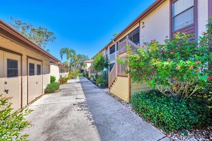 5761 Avista Dr in Sarasota, FL - Foto de edificio - Building Photo