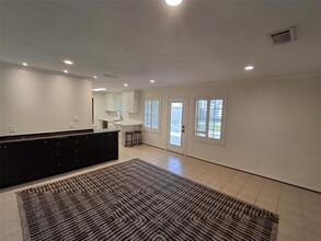 5118 Viking Dr in Houston, TX - Building Photo - Building Photo