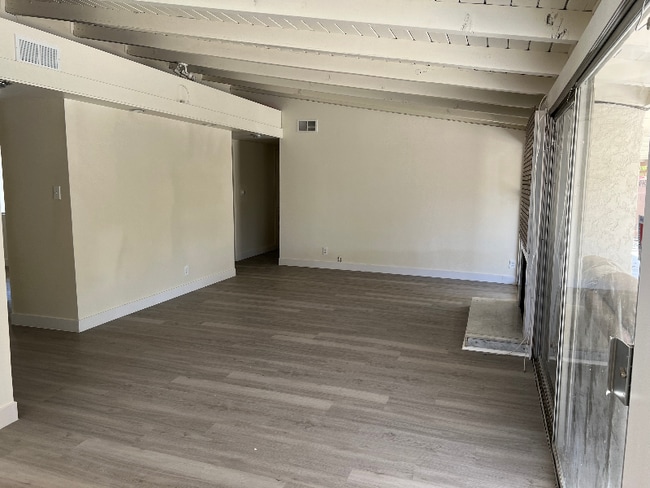 19336 Lanark St in Los Angeles, CA - Building Photo - Building Photo