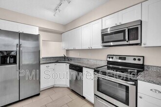 7294 Cloister Dr in Sarasota, FL - Building Photo - Building Photo