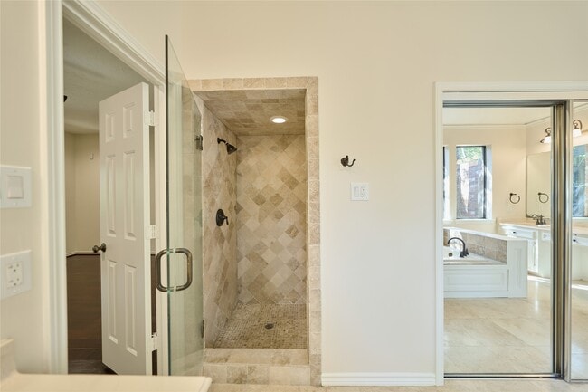 property at 6 Glen Canyon Pl