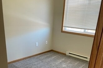 Creekside Cottages in Watford City, ND - Building Photo - Building Photo