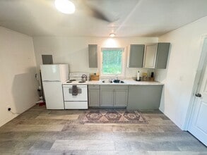 815 Duckwood Ct in Fairbanks, AK - Foto de edificio - Building Photo