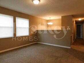 2489 Millvalley Dr in Florissant, MO - Building Photo - Building Photo